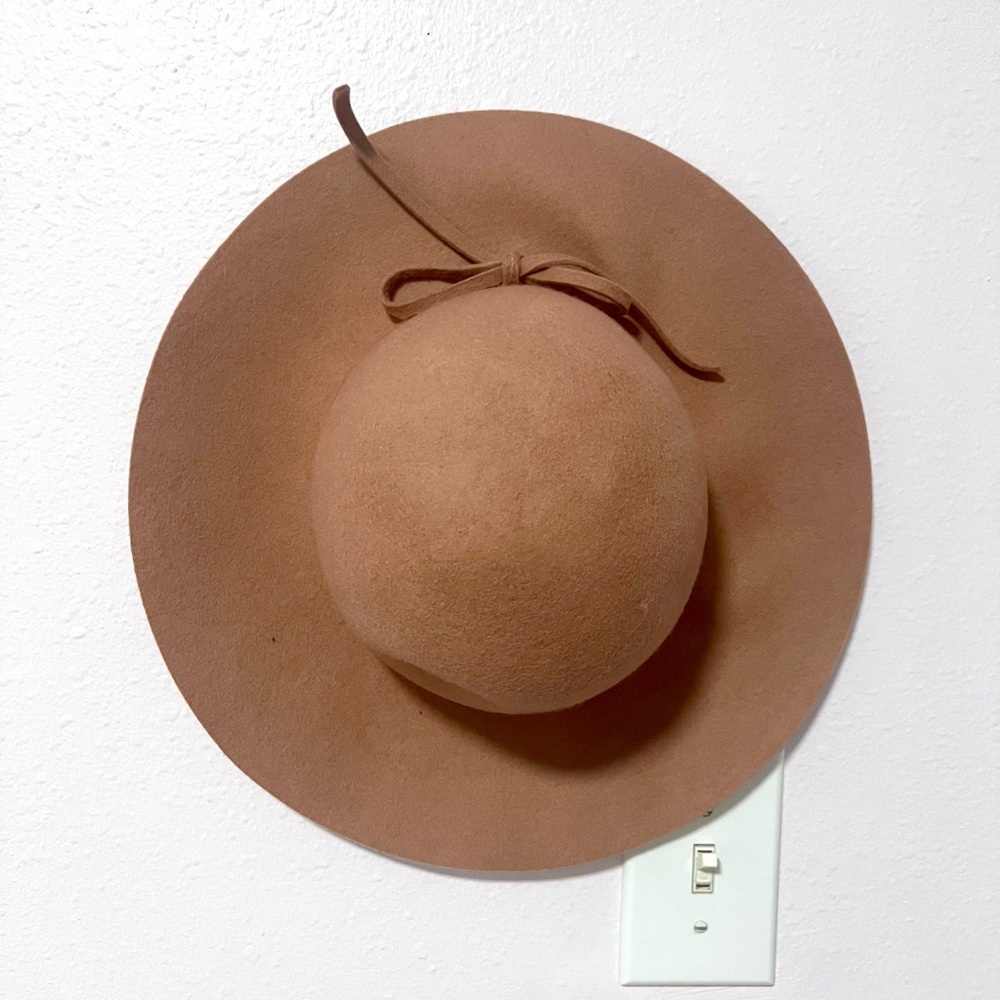 D&Y Tan‎ Wide-Brim Felt Hat with Ribbon